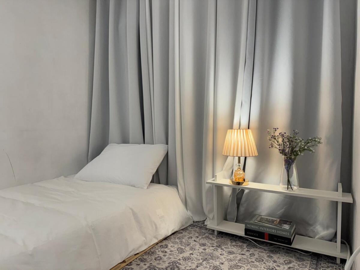 Fanfar, Apartment